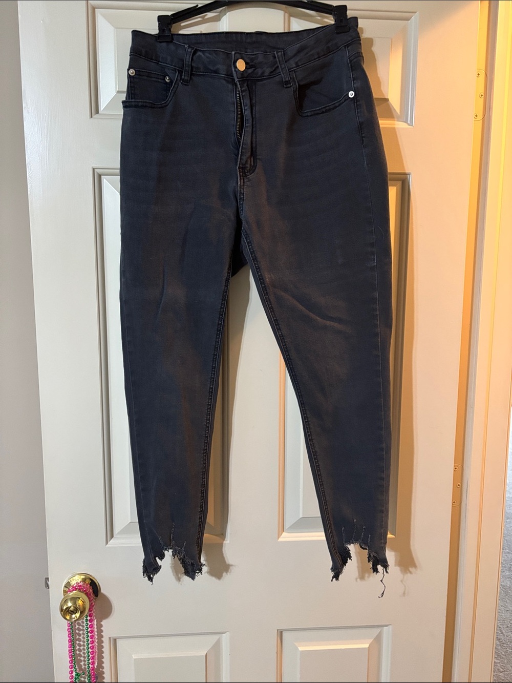 SHEIN Black Skinny Jeans with Distressed Raw Hem